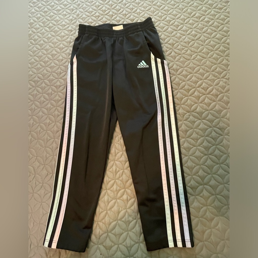 Adidas girls jogging pants 
Size 5